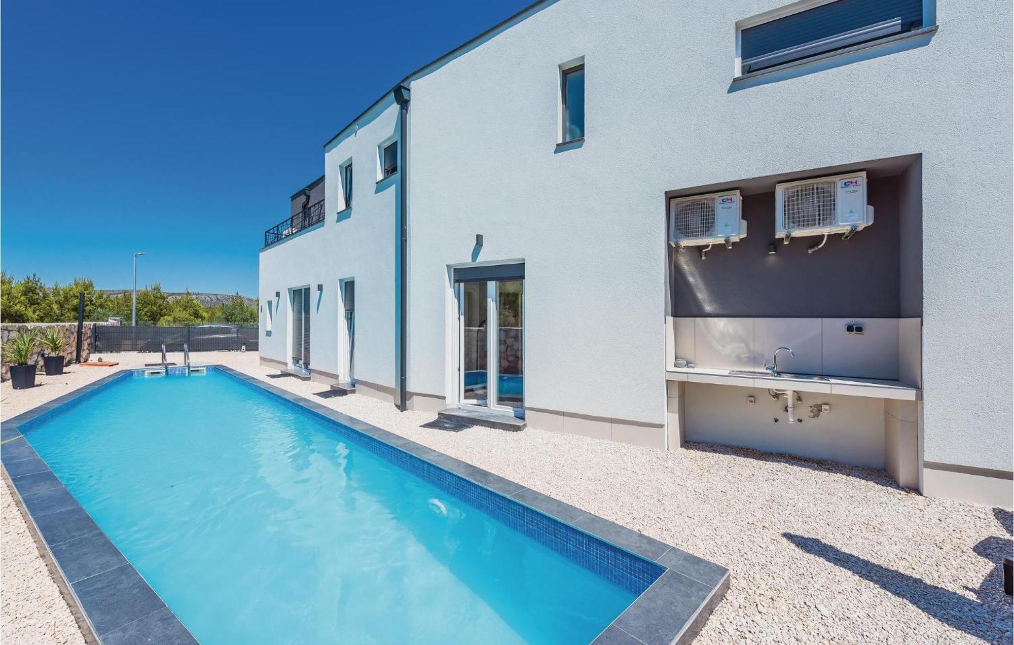 Four-Bedroom Holiday Home in Šibenik Buitenkant foto