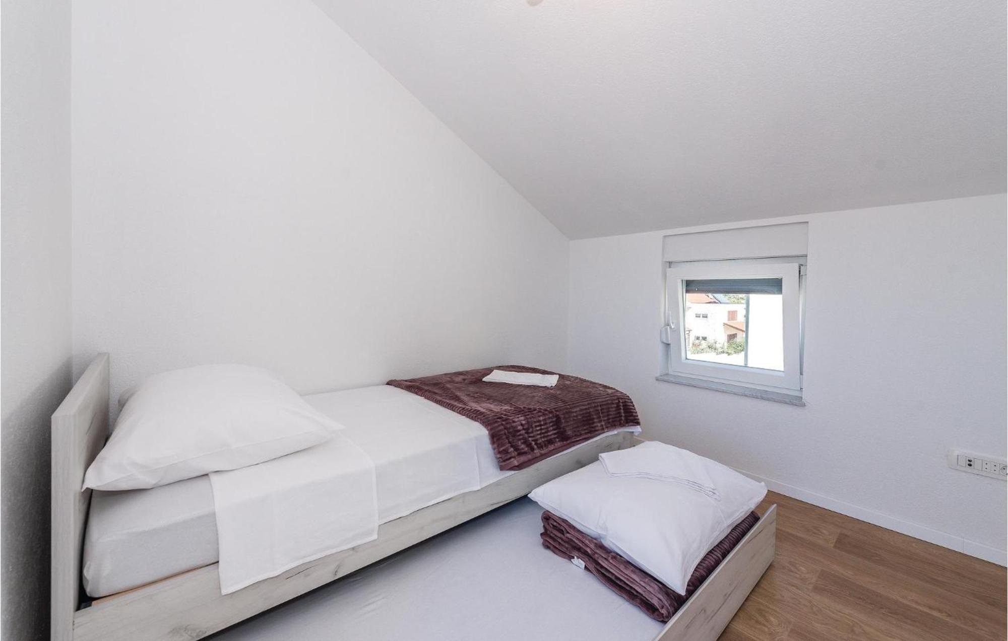 Four-Bedroom Holiday Home in Šibenik Buitenkant foto