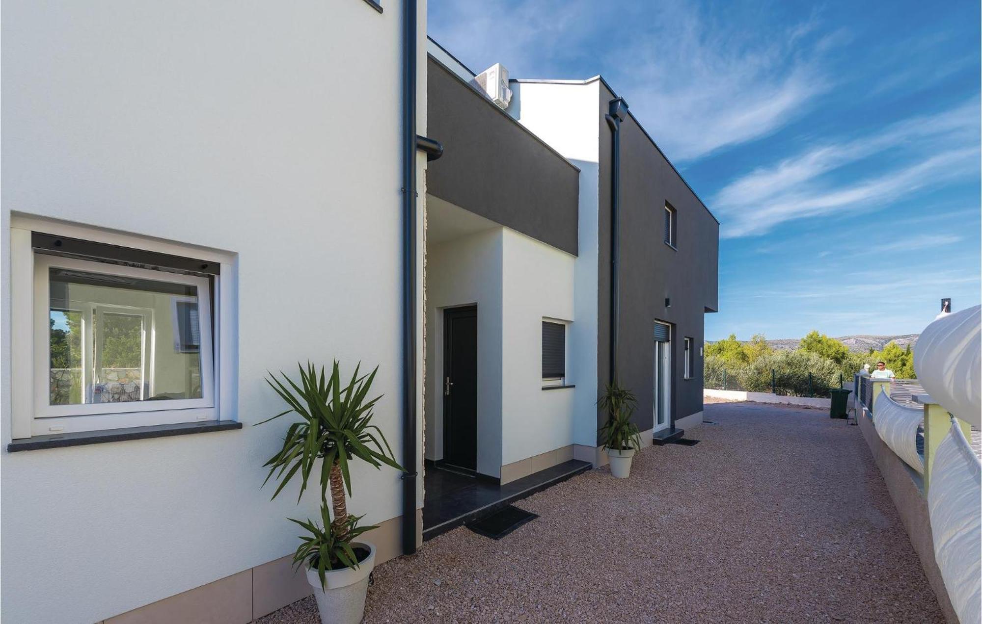 Four-Bedroom Holiday Home in Šibenik Buitenkant foto
