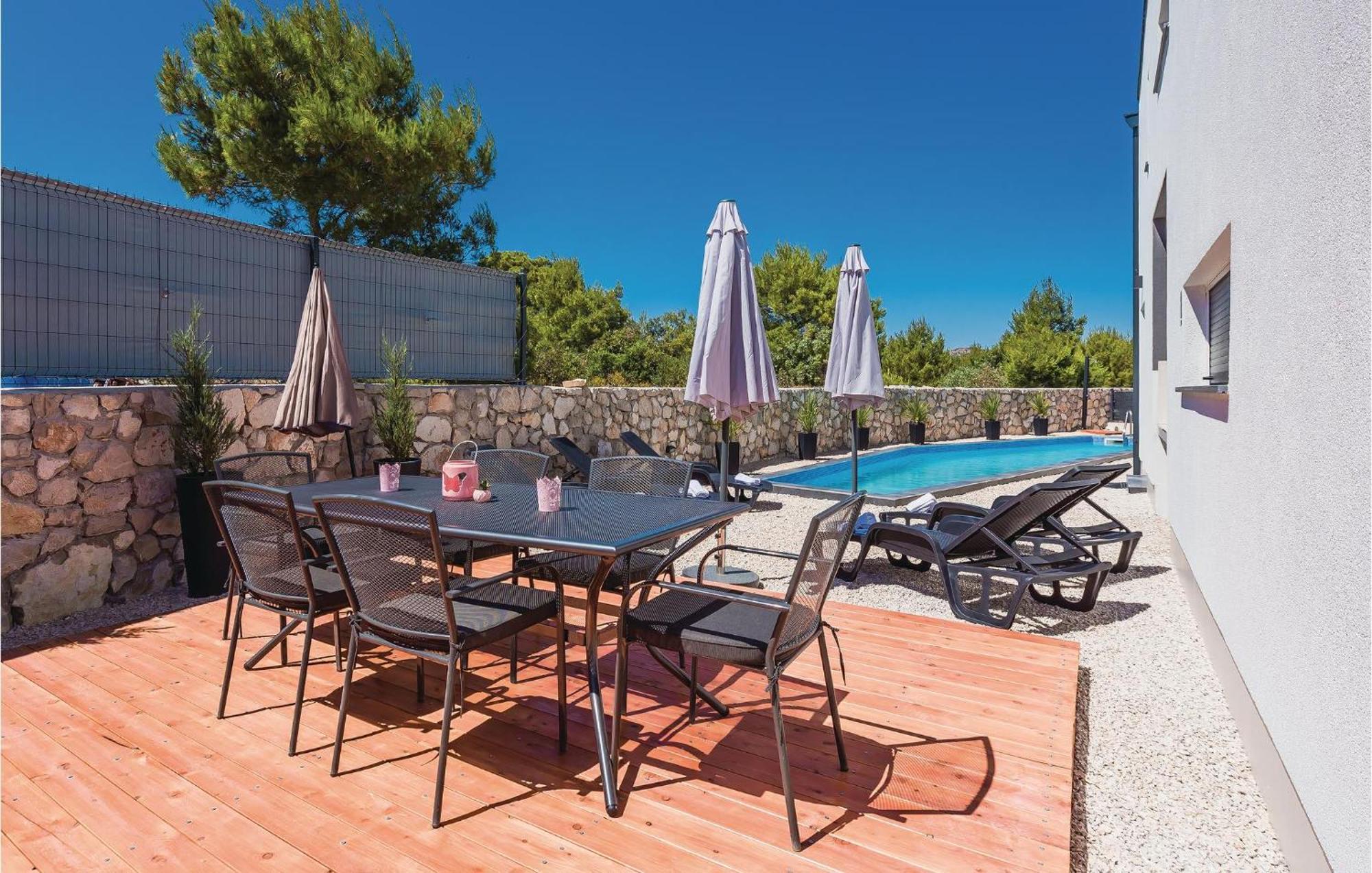 Four-Bedroom Holiday Home in Šibenik Buitenkant foto