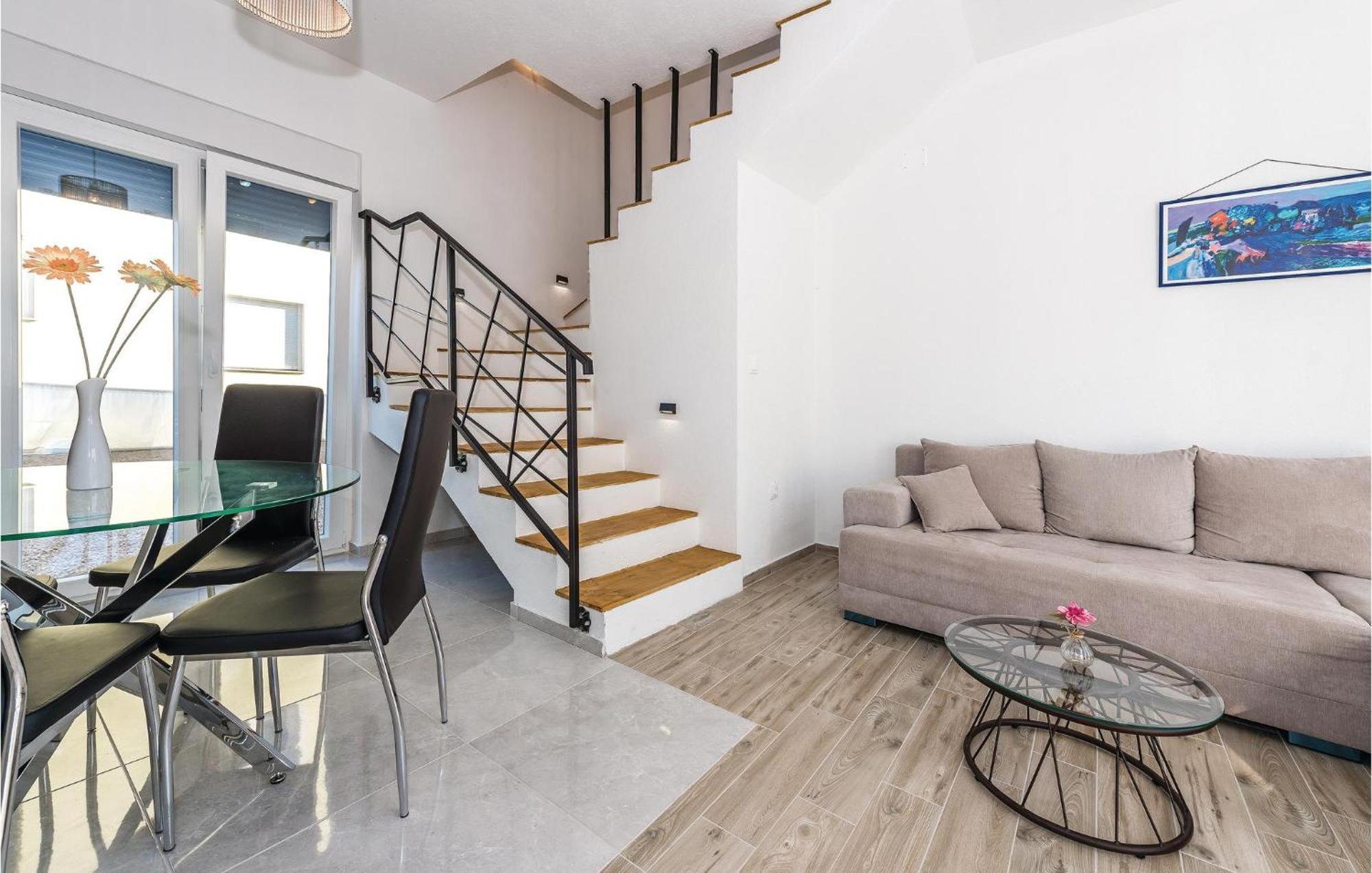 Four-Bedroom Holiday Home in Šibenik Buitenkant foto