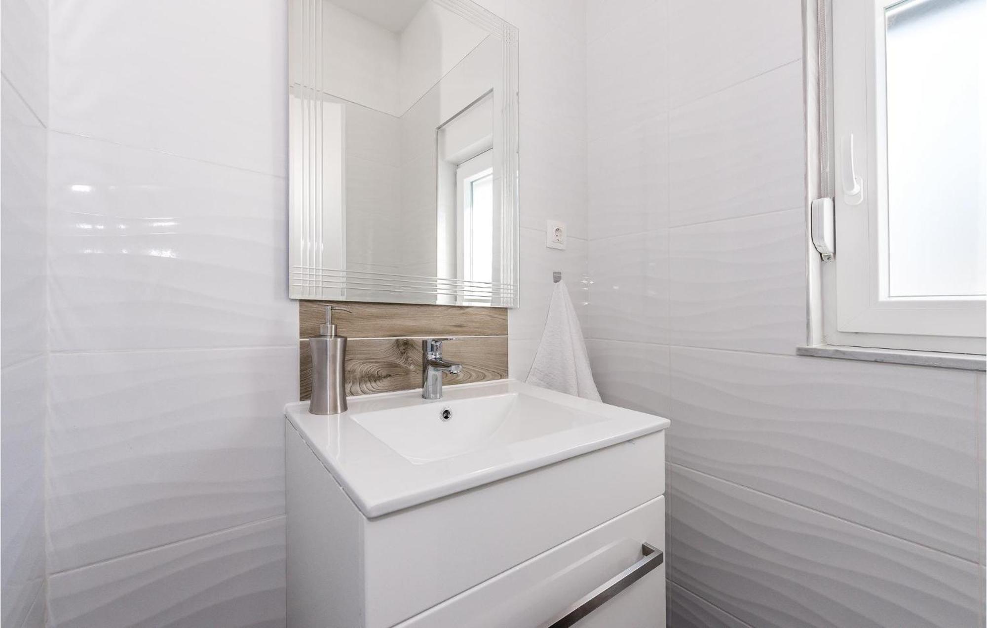 Four-Bedroom Holiday Home in Šibenik Buitenkant foto
