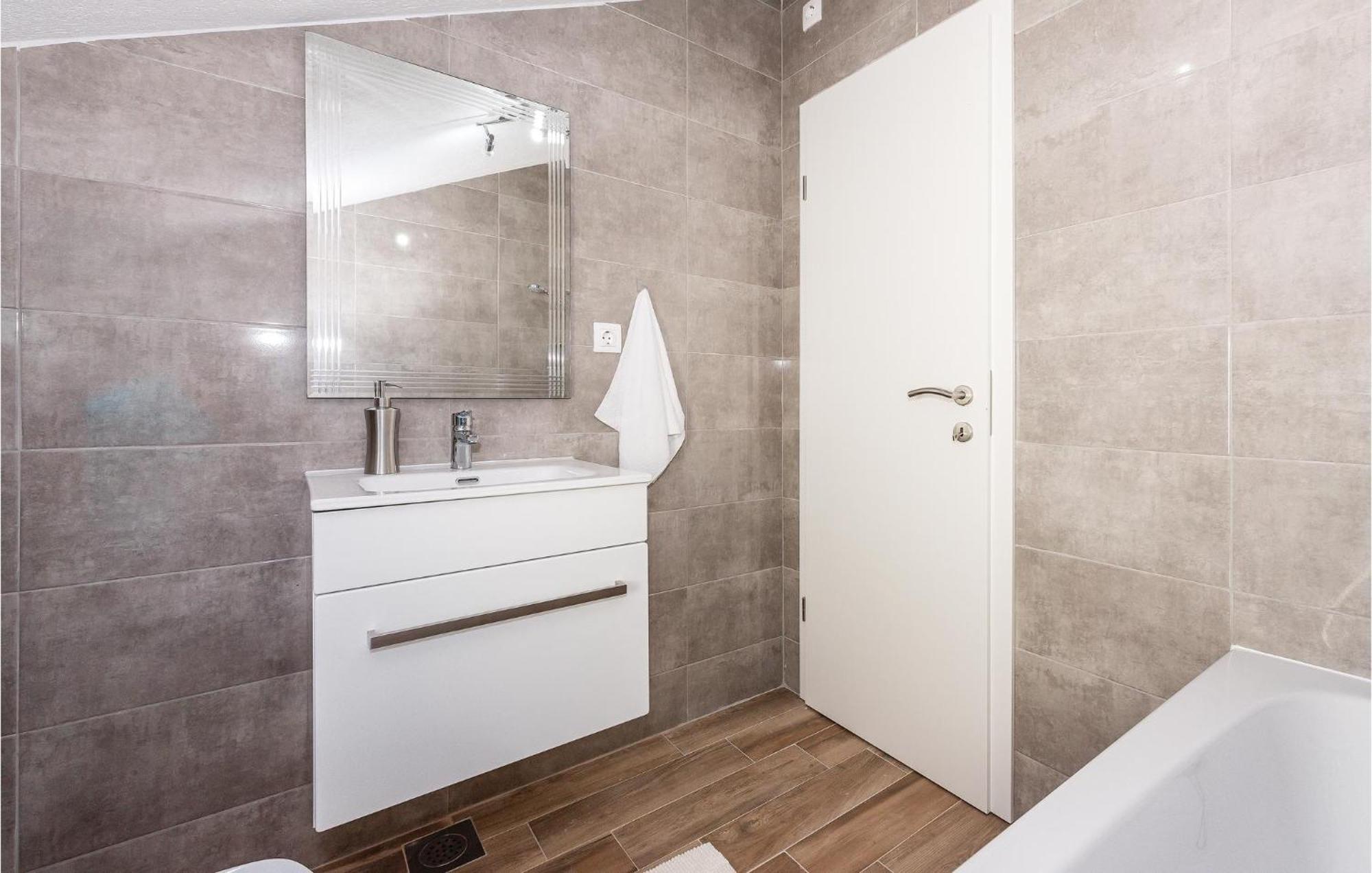 Four-Bedroom Holiday Home in Šibenik Buitenkant foto
