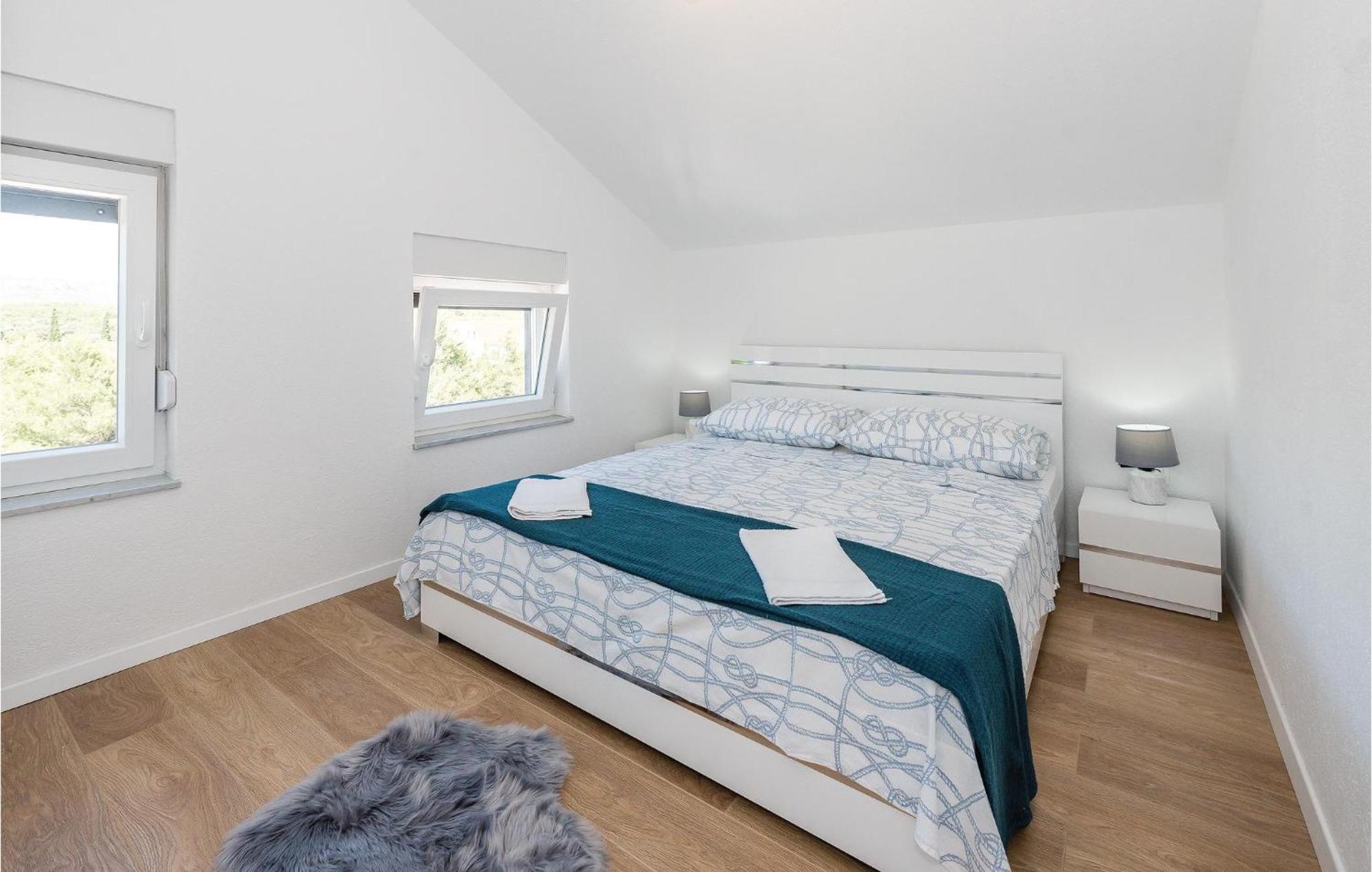 Four-Bedroom Holiday Home in Šibenik Buitenkant foto